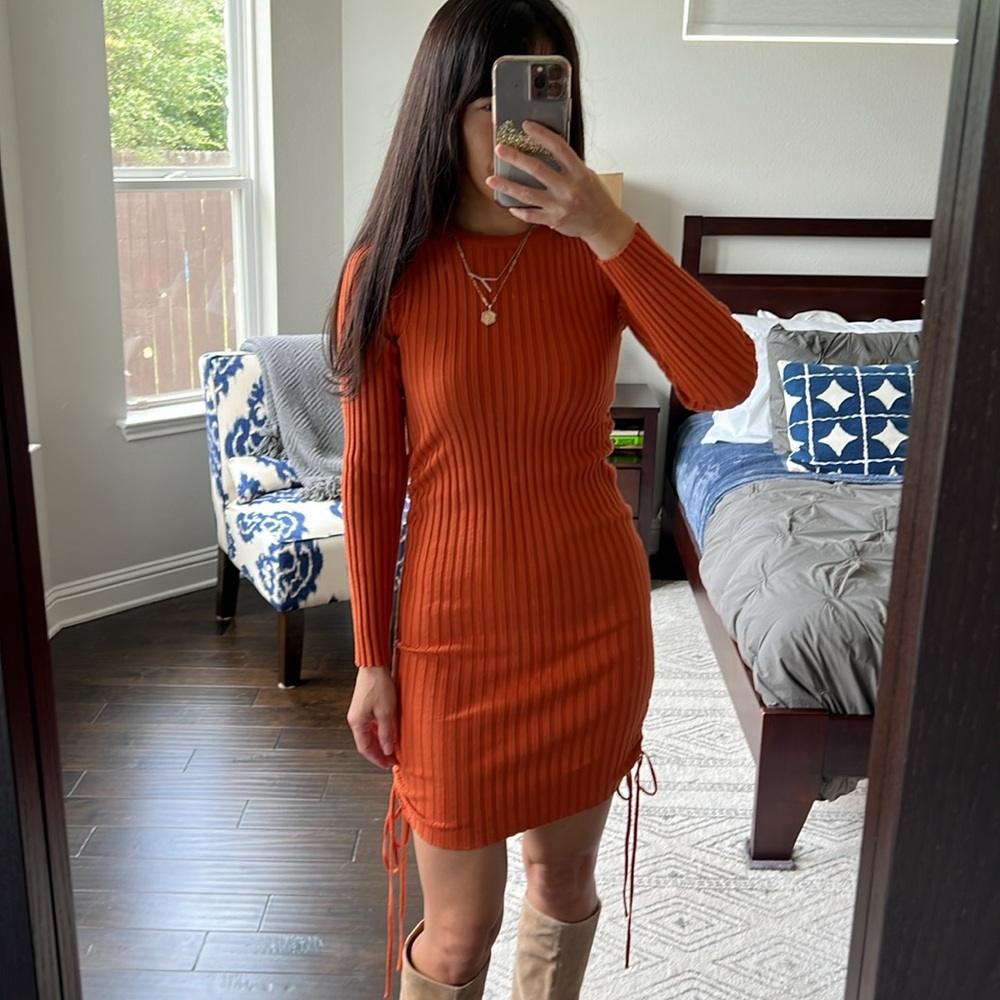 Body-con Ribbed Knit Dress - Picture 3 of 5